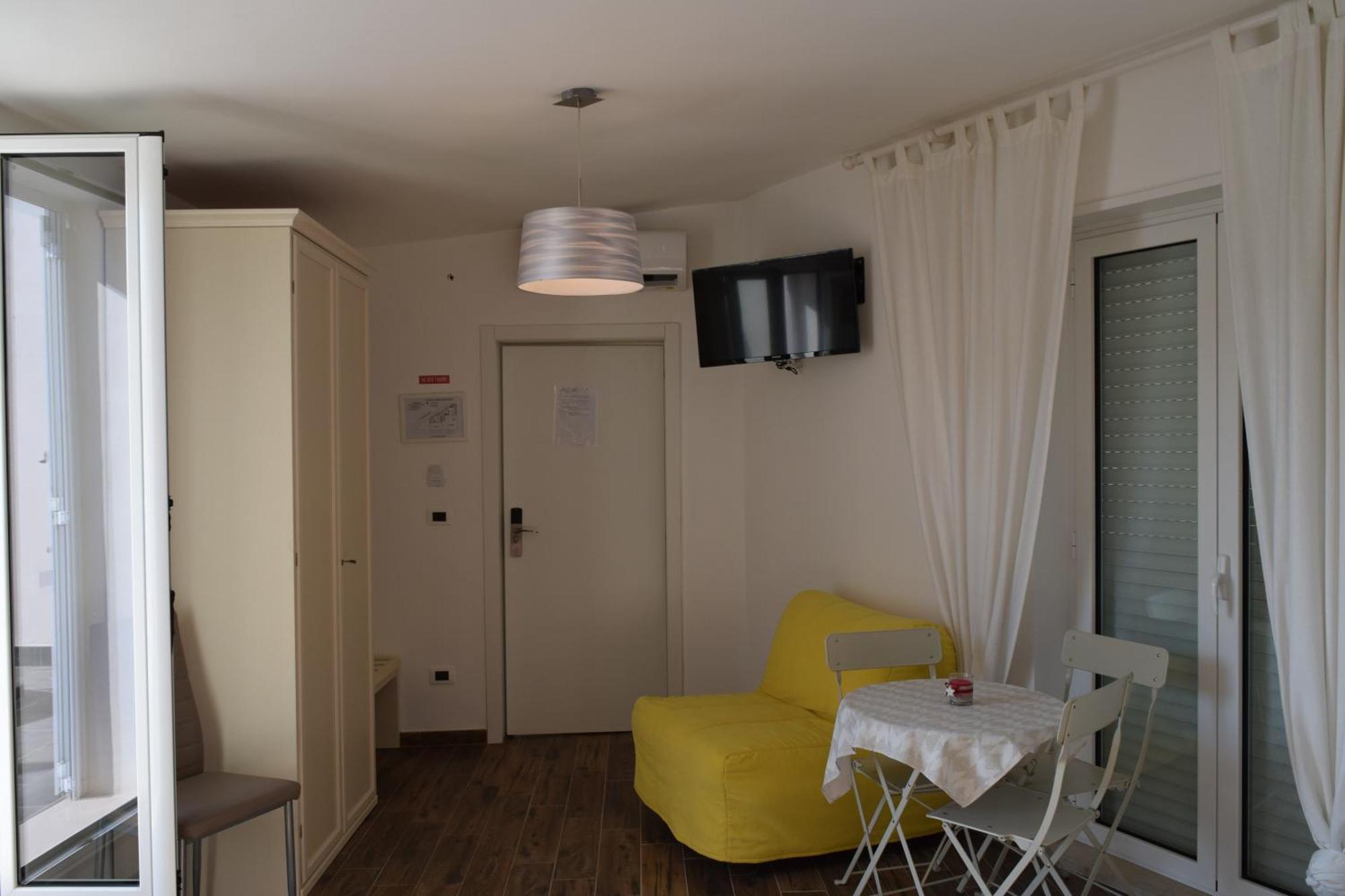 Domus Al Corso Con Servizio B&B Canosa di Puglia Buitenkant foto