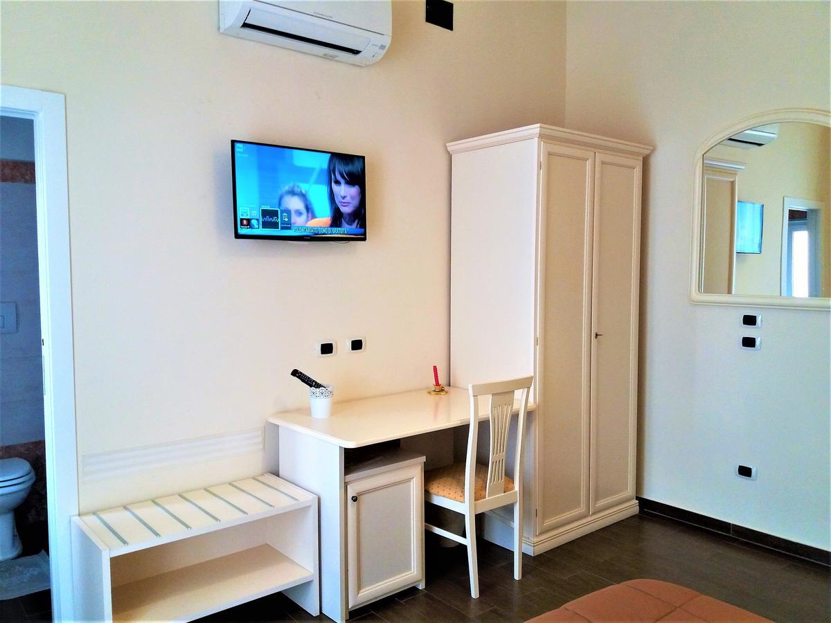 Domus Al Corso Con Servizio B&B Canosa di Puglia Buitenkant foto